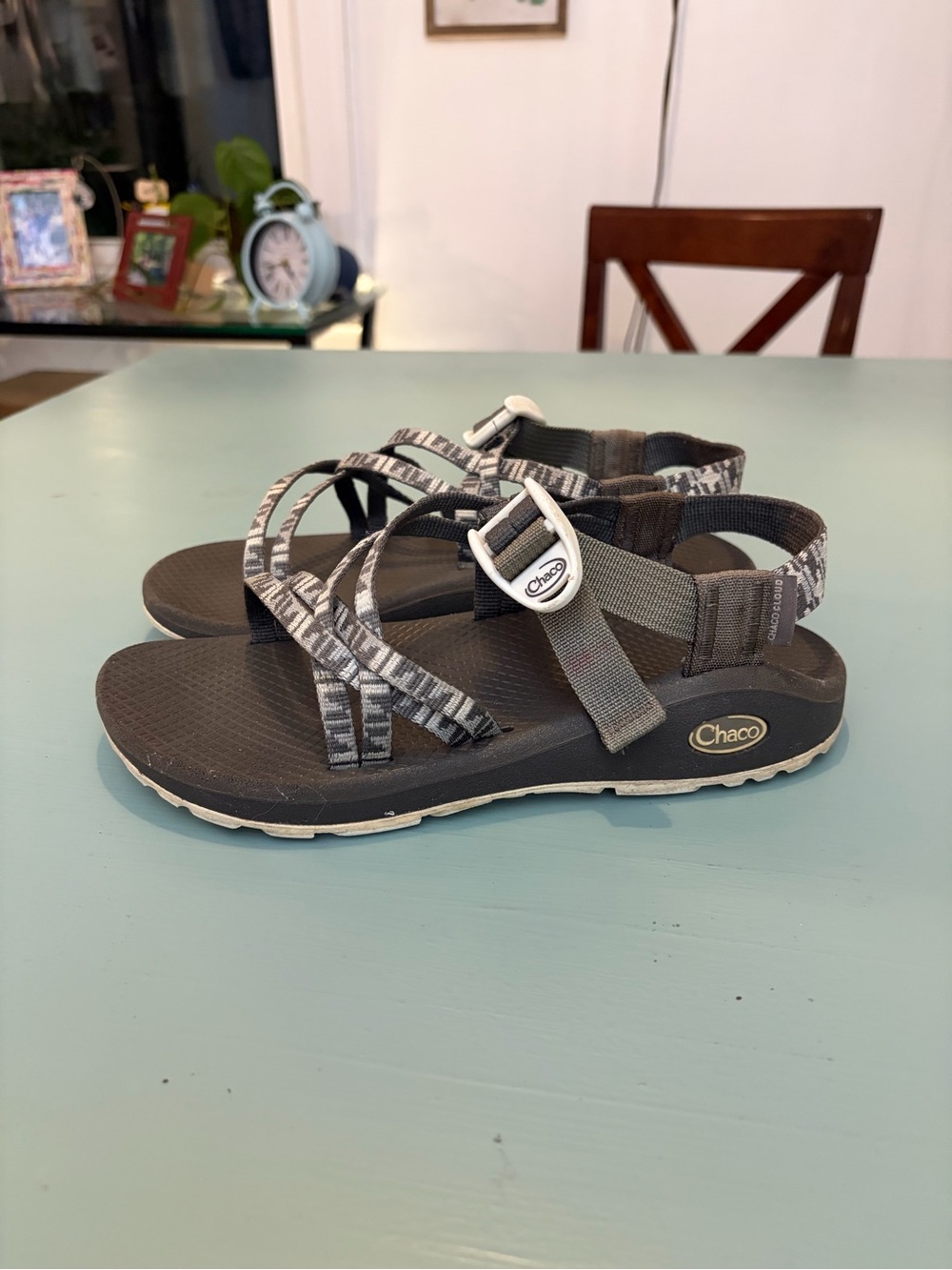 Chaco ZX/1 Women’s Size 7 Gray Black Geometric Double Strap ChacoCloud Sandals 🏆